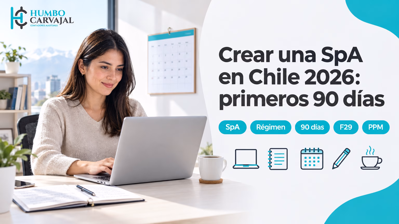 Emprendedora chilena con notebook, libreta y calendario mensual planificando los primeros 90 días de su SpA